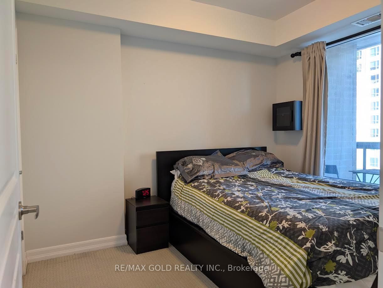 Suite 407 photo 5