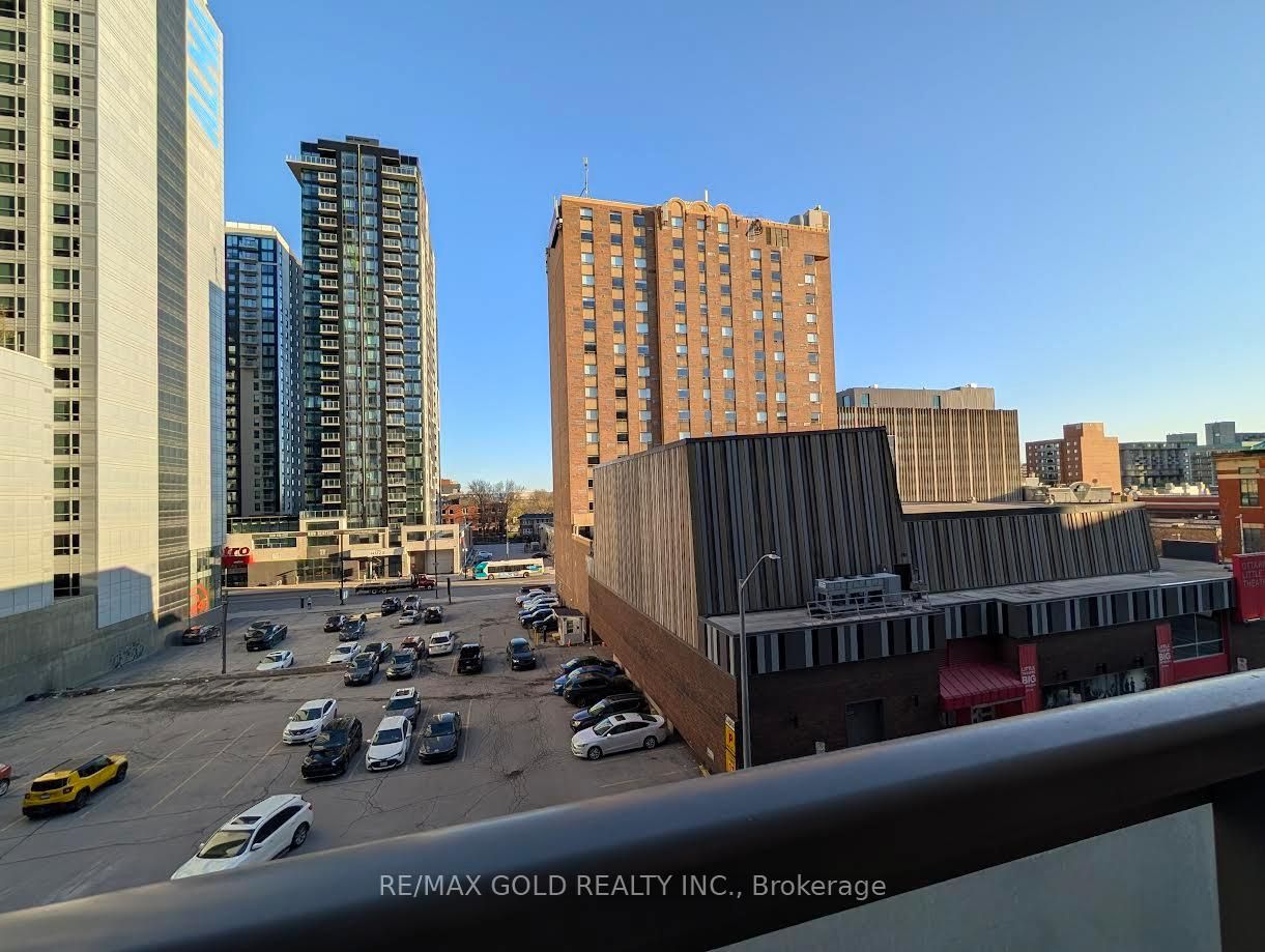 Suite 407 photo 9