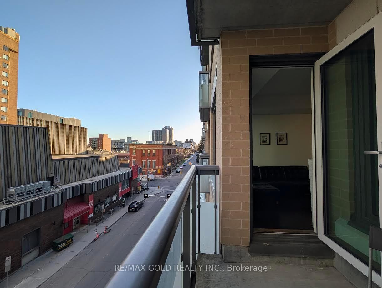 Suite 407 photo 10