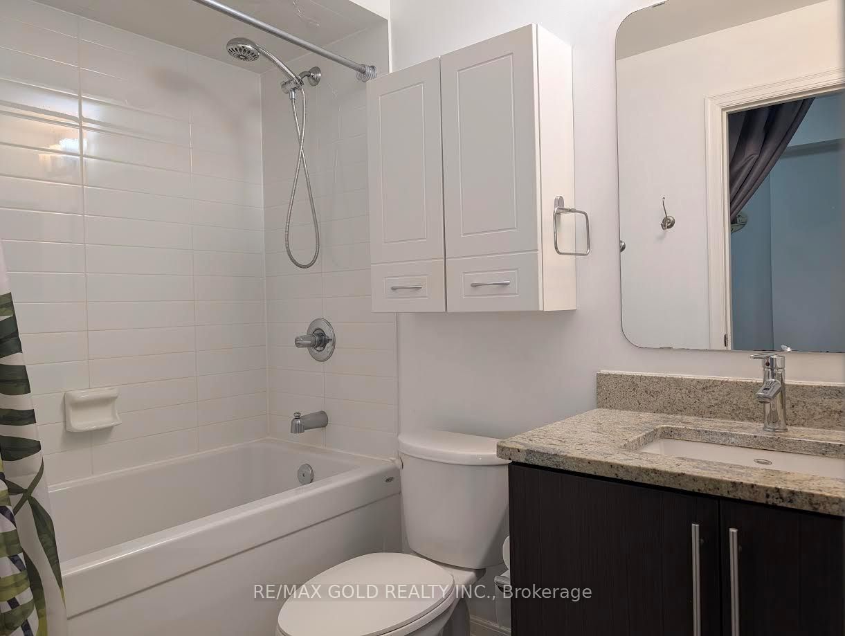 Suite 407 photo 14